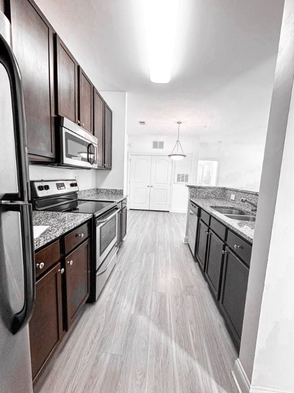 1167 sq ft Kitchen