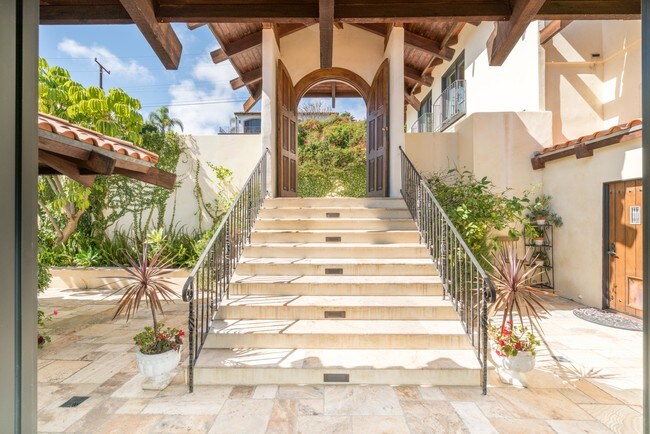 Patio privado, fuentes - 3504 Coast View Dr