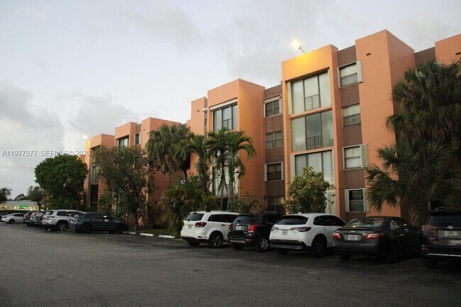 Building Photo - 9410 W Flagler St Unit 413