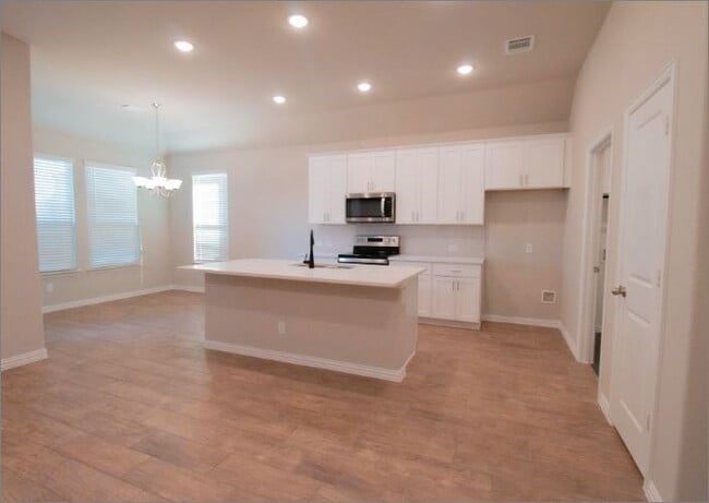 Photo - 535 Hillcrest Cir