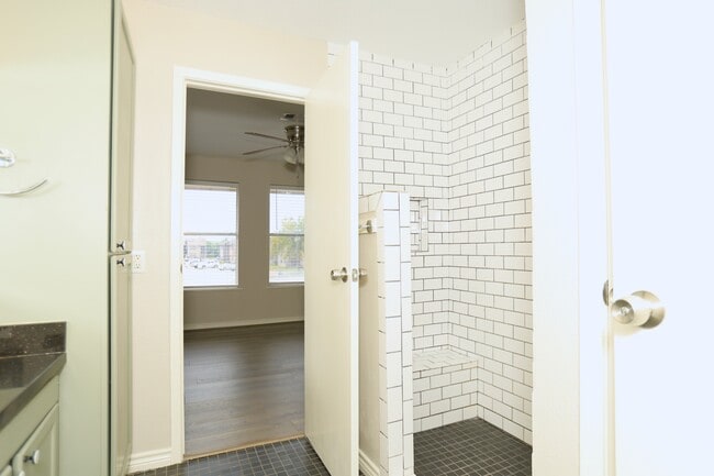 Photo - 418 Garland Dr
