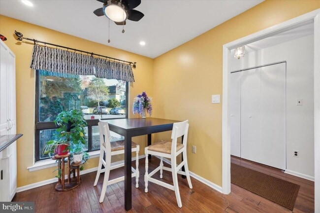 Photo - 921 Putnam Blvd