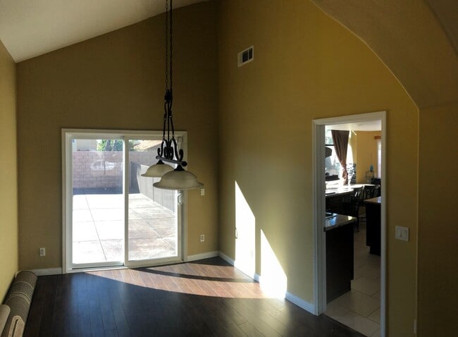 Photo - Beautiful 4 bedroom / 3 bathroom Heritage Home with Pool, Spa and Solar!