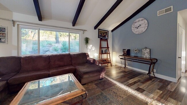 Photo - 106 Valley View Dr