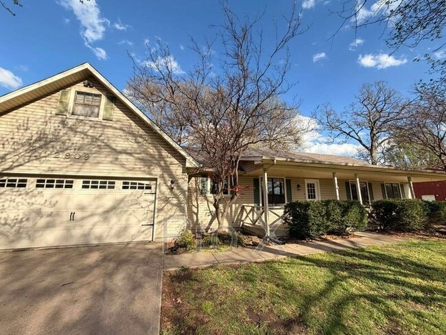 Building Photo - 2809 N Chandler Ave