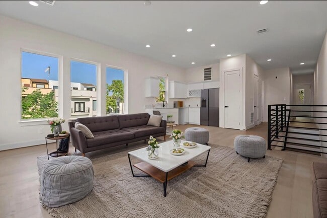 Photo - 5117 Schuler St