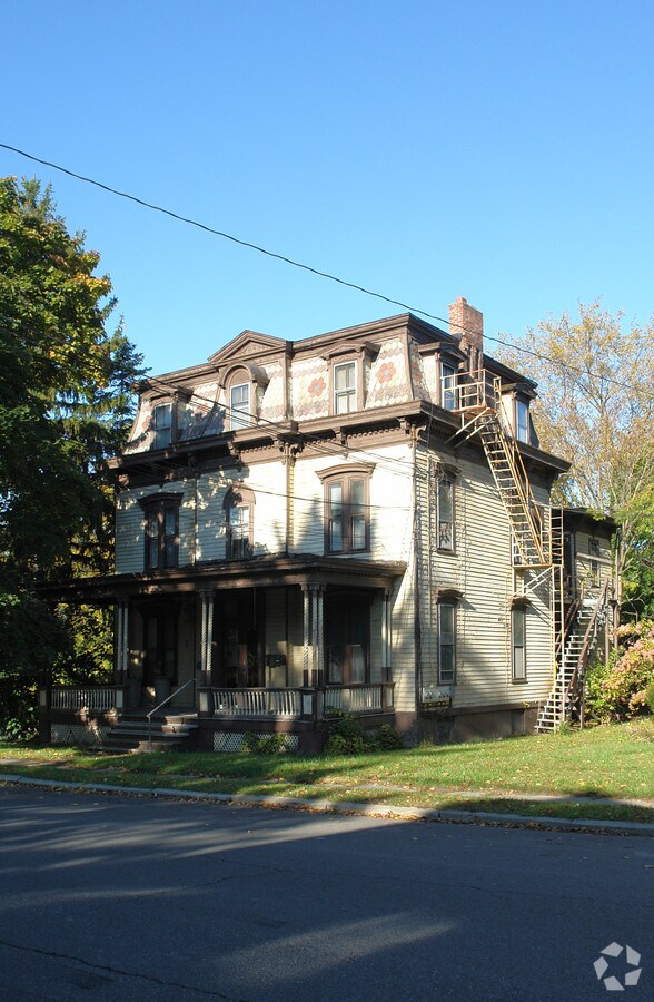 Photo - 77 N 5th St Apartments