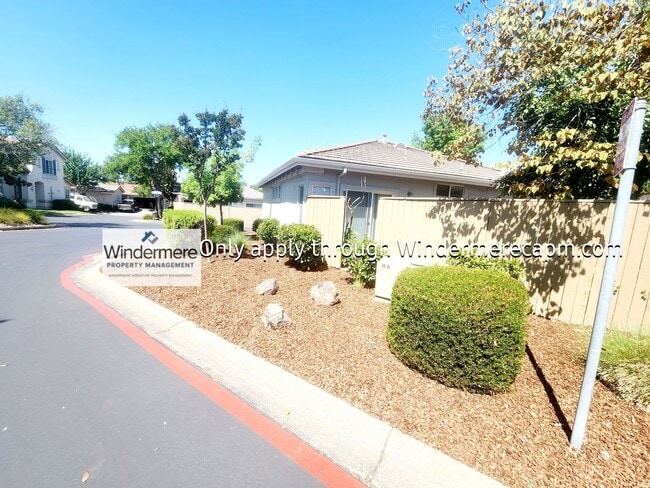 Photo - Bright 3 bedroom, 2 bath in Gated Community of Bentley Square!