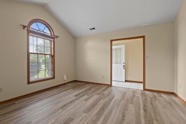 Photo - Cul-de-Sac Homesite! Tons of Room!