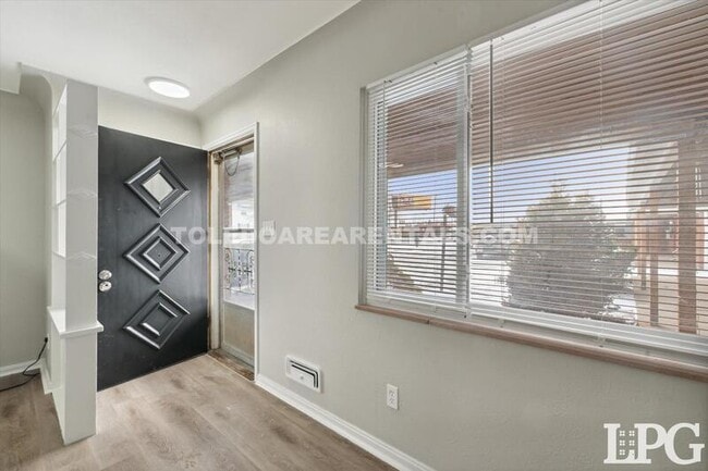 Building Photo - 4225 Harvest Ln Unit 2