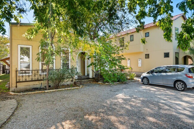 Photo - Clarksville Classic - Old School - 1 Bd/1Ba - Million Dollar Neighborhood - $1495 Unit Palma Plaza A