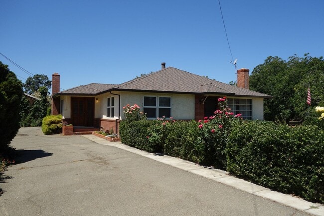 Photo - ? Charming Country Home Available November! ?