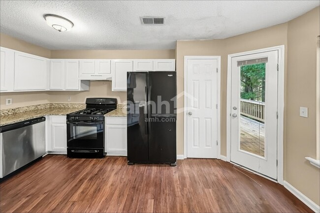Photo - 2275 Dresden Grn NW