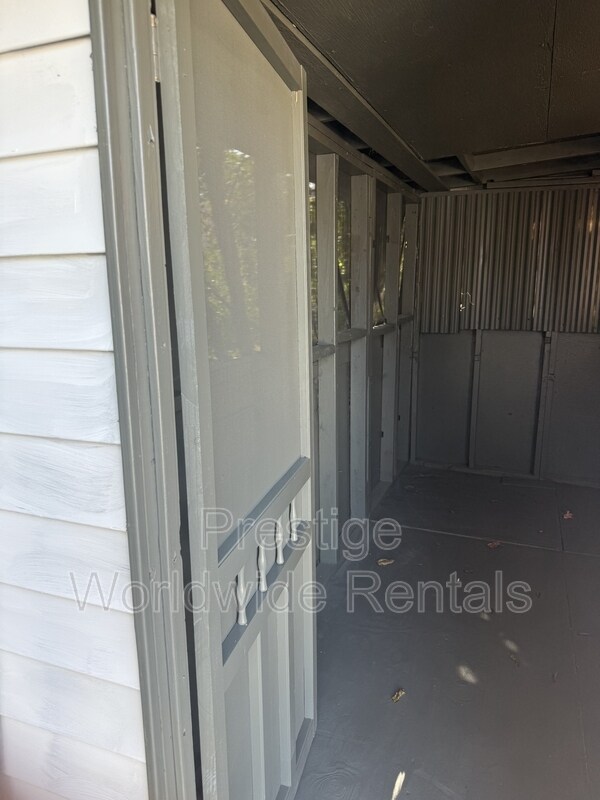 Photo - 104 Moore St