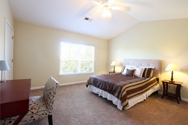 Photo - 3 Bedroom Townhouse at the Woodlands - END UNIT * only $500 deposit - End Unit Unidad #201