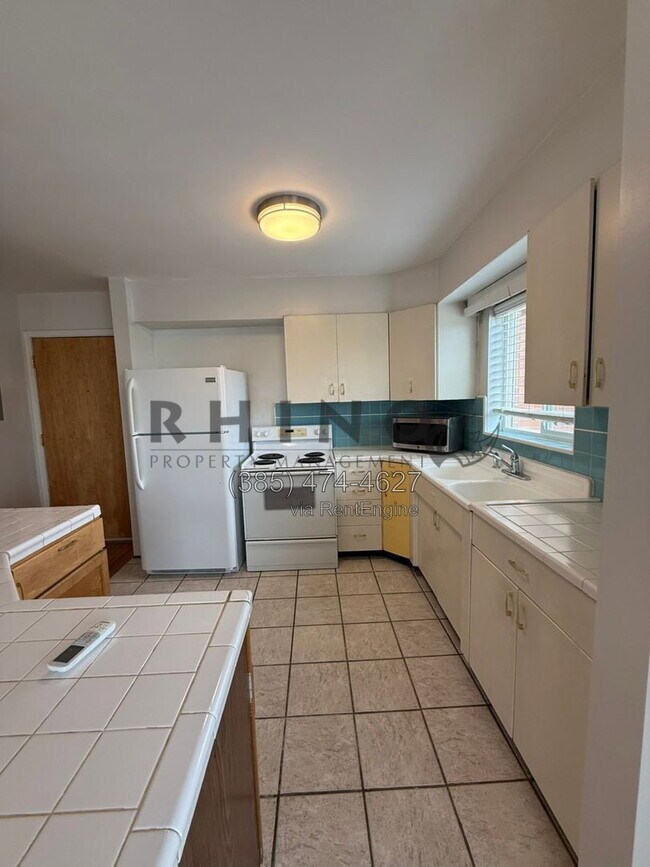 Photo - 615 Grand St E Unit 4