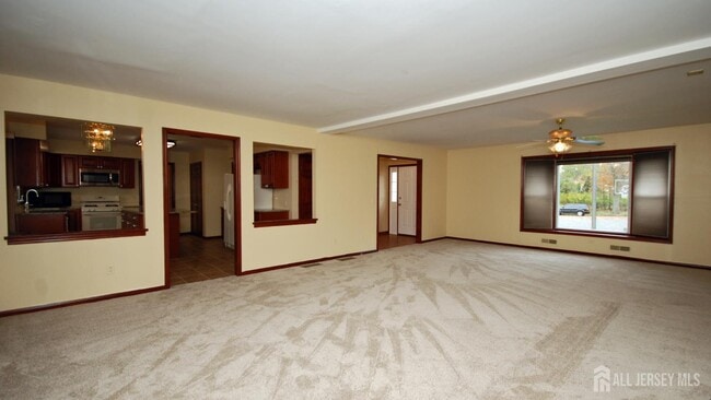6 Heather Ln