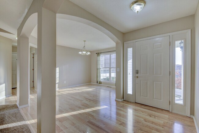 Photo - 325 Tall Oaks Dr