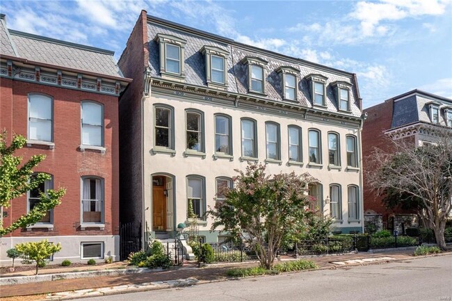 Charming Victorian Lafayette Square town home - Charming Victorian Lafayette Square town home