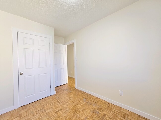 Photo - 140 Royal Terrace NW