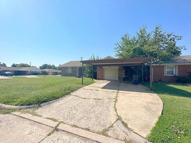 Building Photo - 3200 NW 37th St Rental
