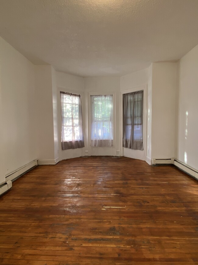 1st Floor renovated bedroom - 217 Hamilton Ave Townhome