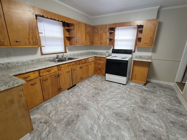 Building Photo - 217-217.5-2175 W Linn St Rental