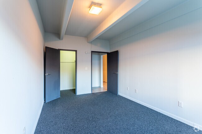 1BR, 1BA - 660SF