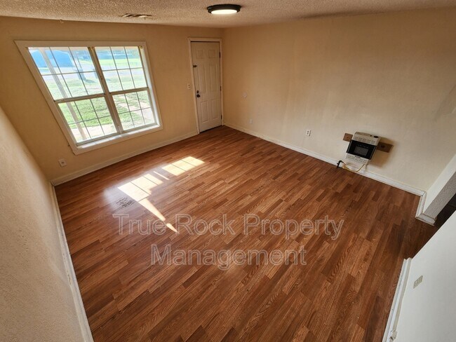 Photo - 400 N Division St