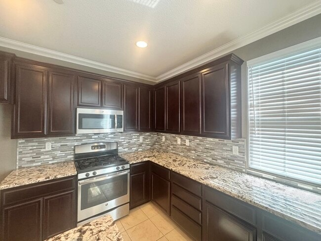 Photo - 72 Crystalwood Cir