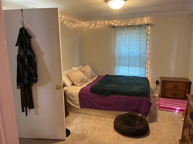 Dormitorio 1 - 437 S Peachtree St