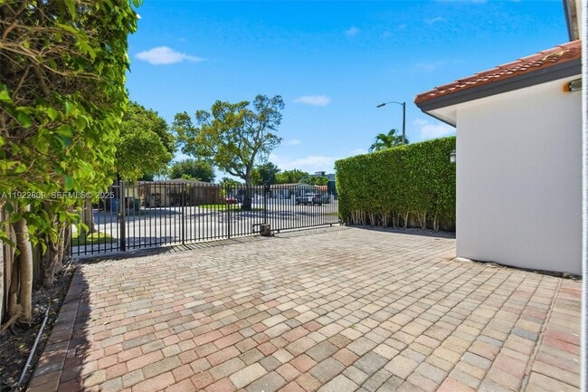 Photo - 3111 SW 12th St