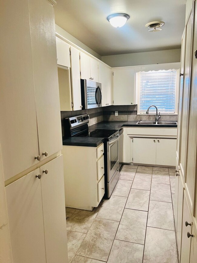 Photo - 803 S 24th St