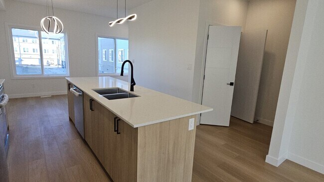 Photo - 18120-18128 28 Ave SW