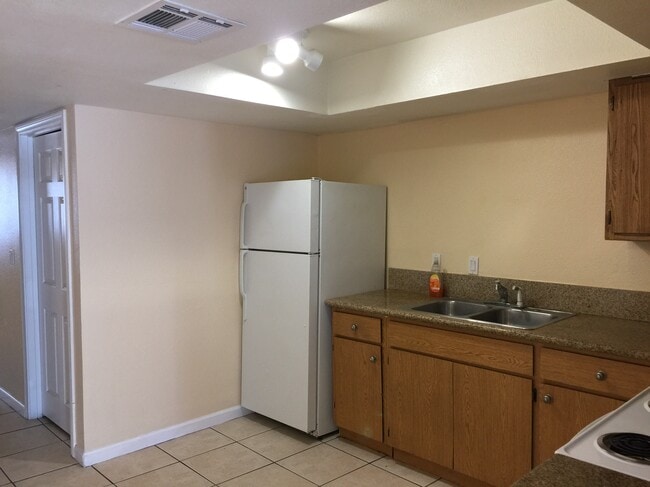 Photo - 5648 Meikle Ln