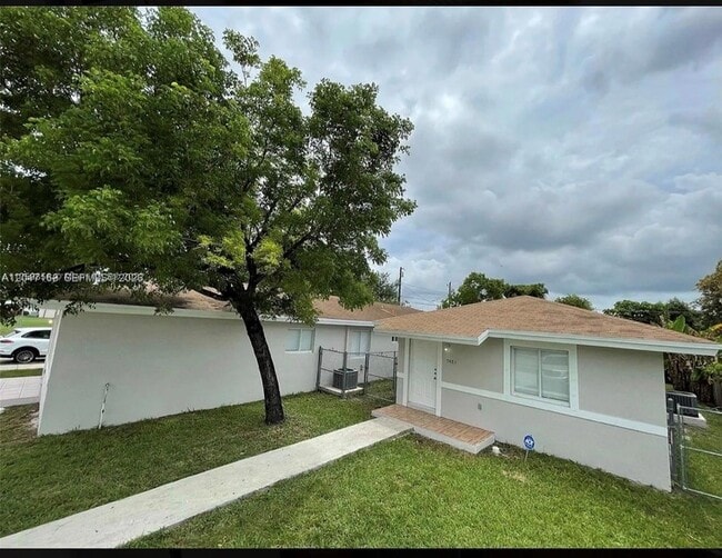 Building Photo - 5881 NW 32nd Ave Unit 5881
