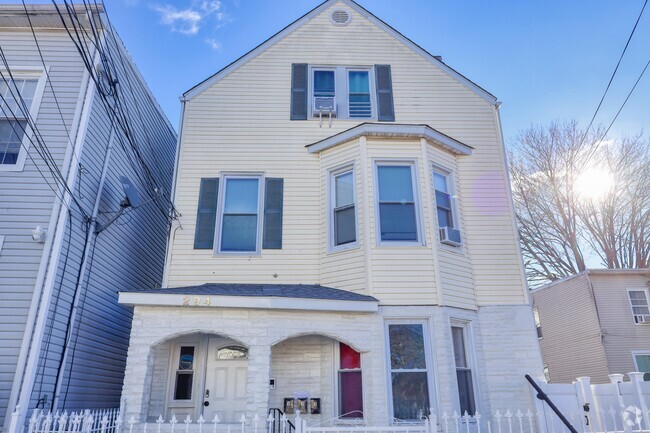 Building Photo - 294 21st St Unit 1 Rental