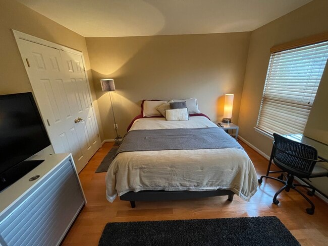 Photo - 6615 Schurtz St