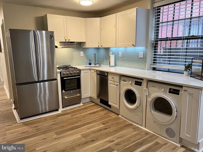 Photo - 1121 Walnut St Unit 2R