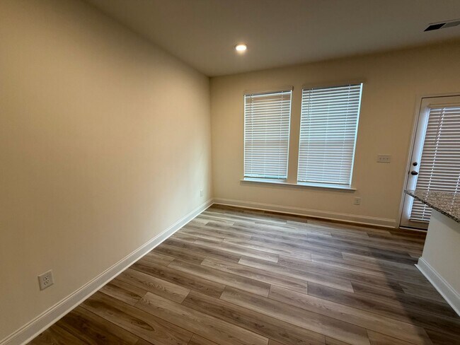 Photo - Mebane / Townhouse