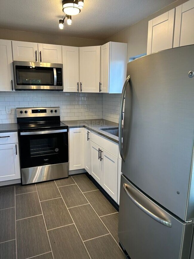 Photo - 665 Hooker St