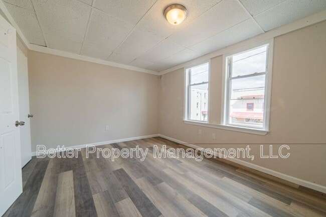 Photo - 112 N High St Unit Apt B1