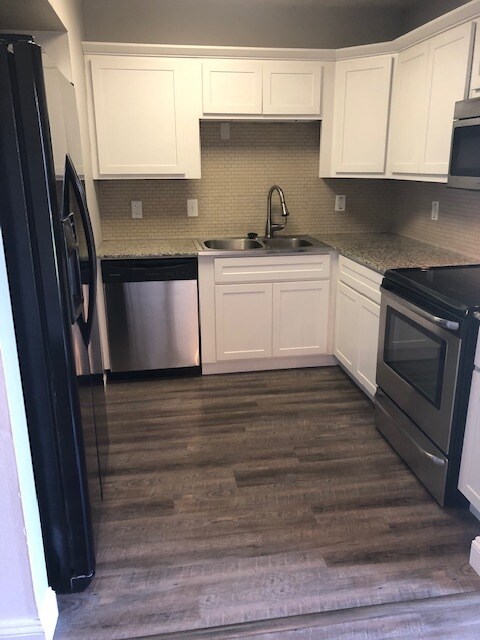 Kitchen - 1602 Oriole Ln Unit 1602 Oriole Lane