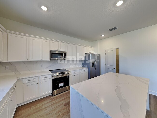 Photo - 2916 20th Ave W