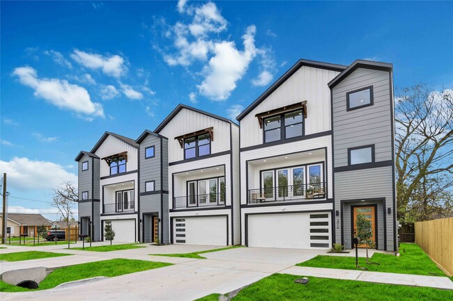 Photo - 2010 Yates St