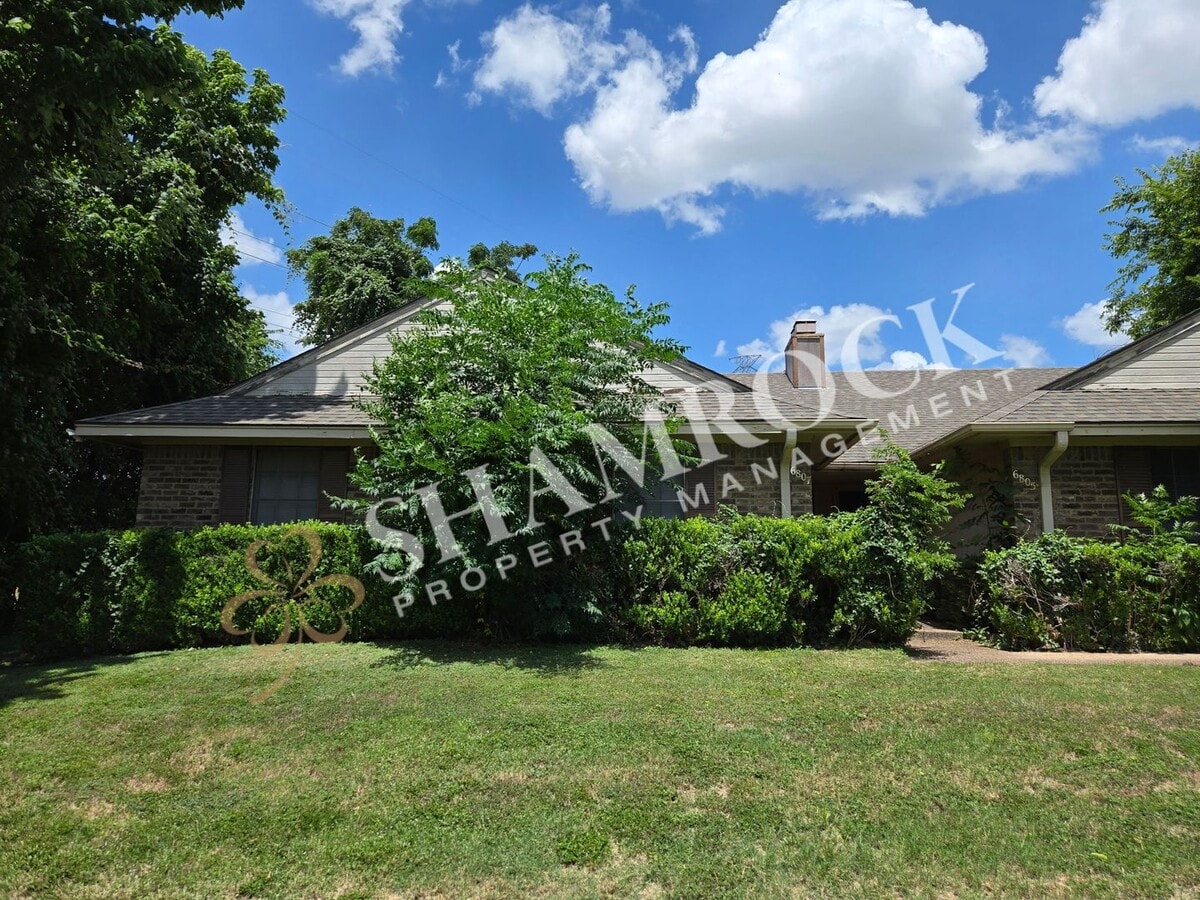 Spacious 3-Bedroom Duplex - Spacious 3-Bedroom Duplex