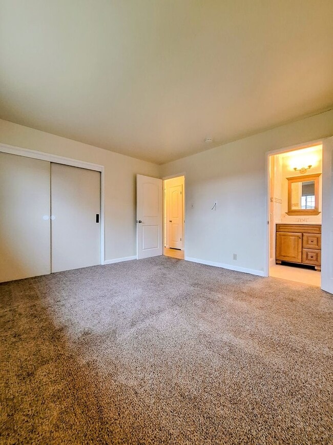 Photo - Charming Single Story 3bd House with Large...