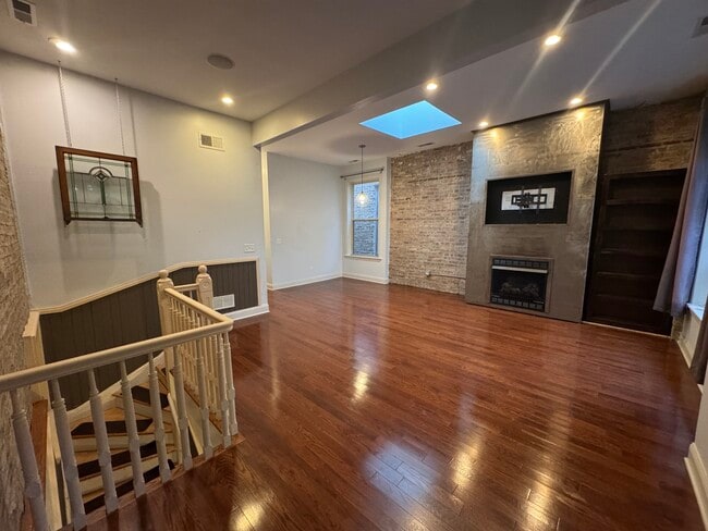 Photo - 2244 W Homer St