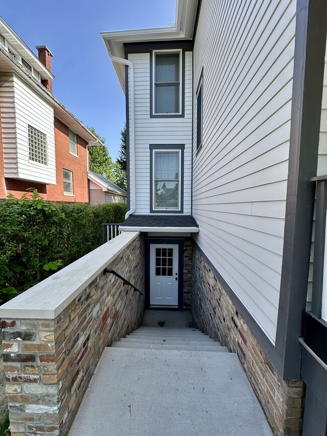 Photo - 407 E 8th St Unit A