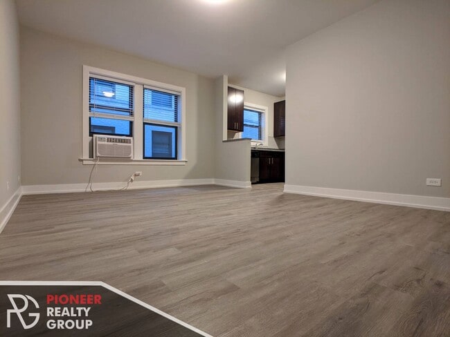 Building Photo - 711 W Brompton Ave Rental